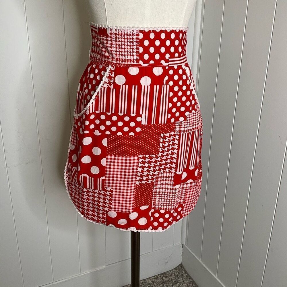 Vintage Women's Red and White Milk Maid Apron High Waisted Cotton Pockets